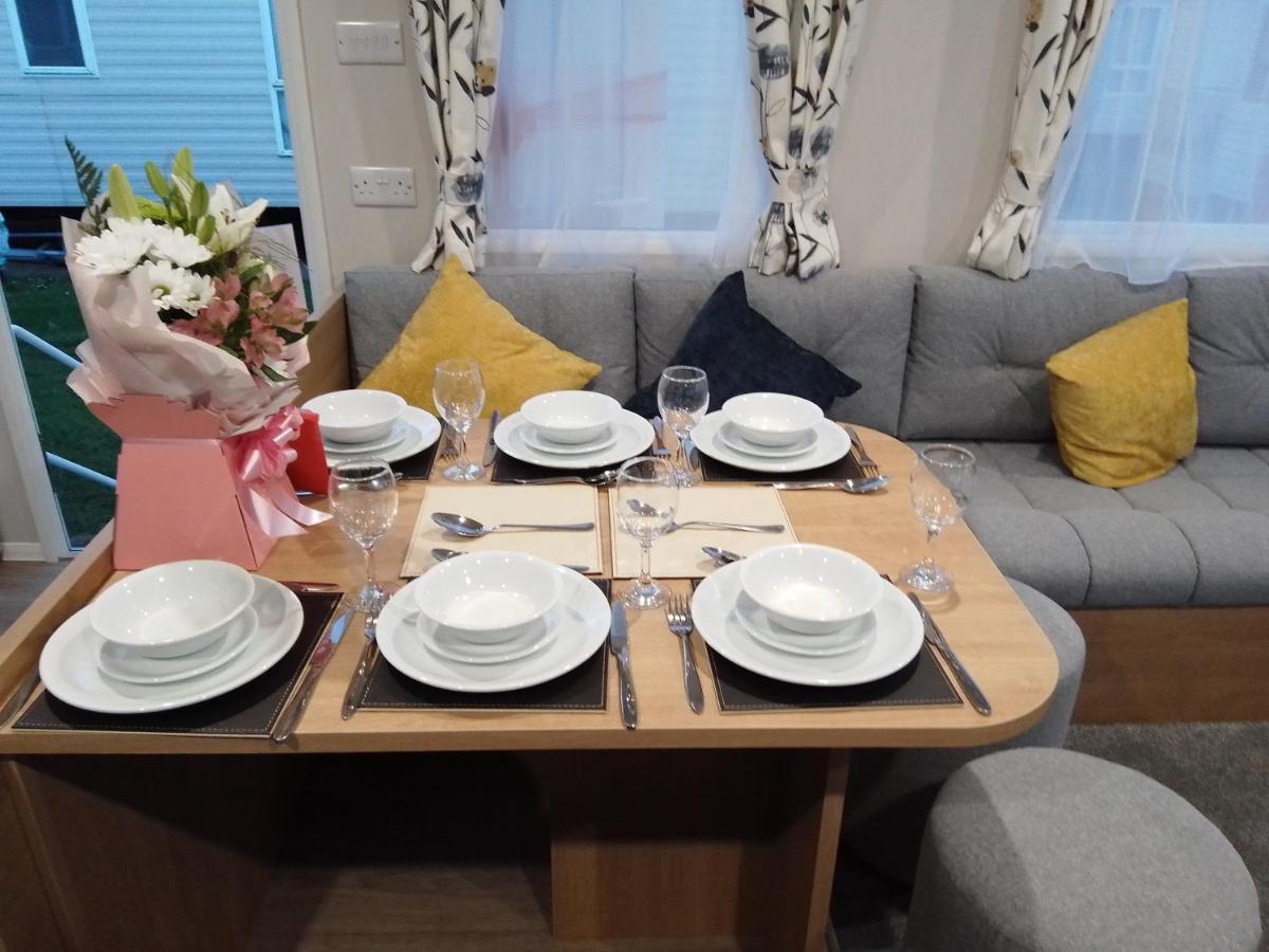 3 Bed ,Sleeps 8 Caravan California Cliffs Holiday Park Scratby Eksteriør bilde